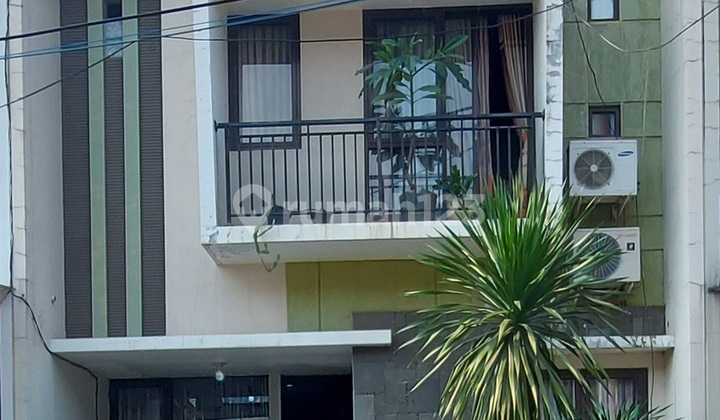 Rumah Rapih, Siap Huni Dalam Cluster Di Ciputat