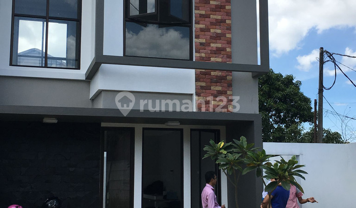 Rumah Siap Huni, 2 Lantai Dalam Mini Cluster di Ciputat Rumah Siap Huni, 2 Lantai Dalam Mini Cluster di Ciputat