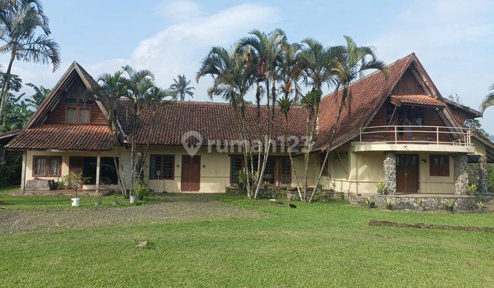 Villa Strategis Dekat Taman Safari Cisarua Puncak Bogor 1