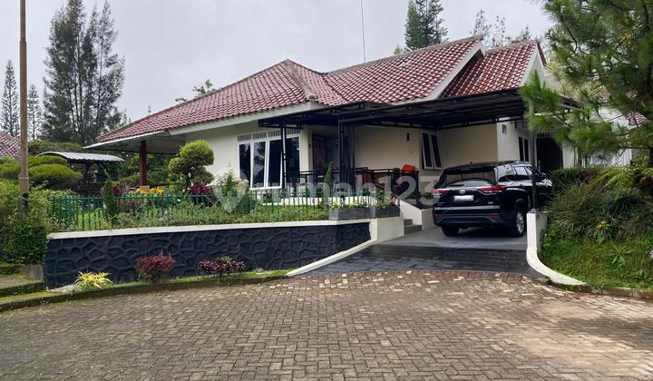 Villa cantik 4 kamar di kota bunga cipanas dekat kolam renang