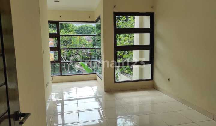 Rumah Dekat Senayan Cocok untuk Kantor dan Tinggal 2