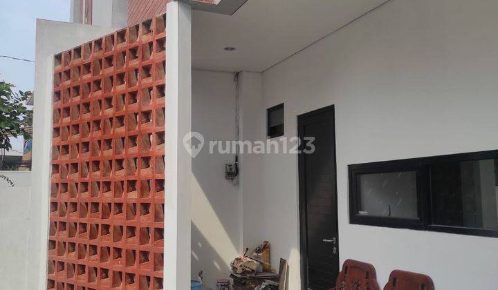 Rumah Strategis Dekat Dengan Tol Cocok Untuk Tinggal dan Kantor 1