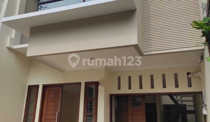 Rumah Dekat Senayan Cocok untuk Kantor dan Tinggal
