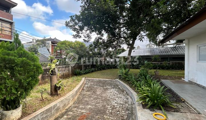 House Near MRT Spacious Yard Suitable for Office and Living