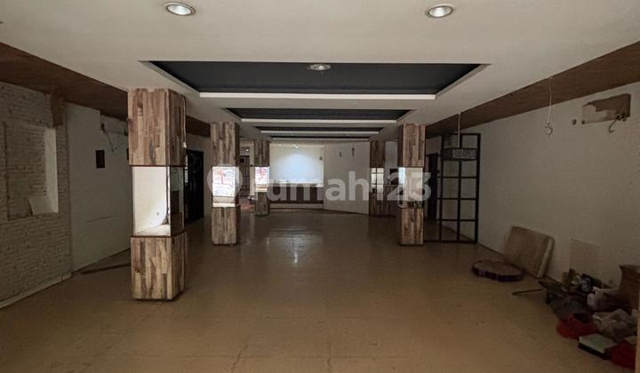 Room for Rent in Central Jakarta near Blok M, suitable for Office, Sports Business, and Showroom. Room for Rent in Central Jakarta near Blok M, suitable for Office, Sports Business, and Showroom.