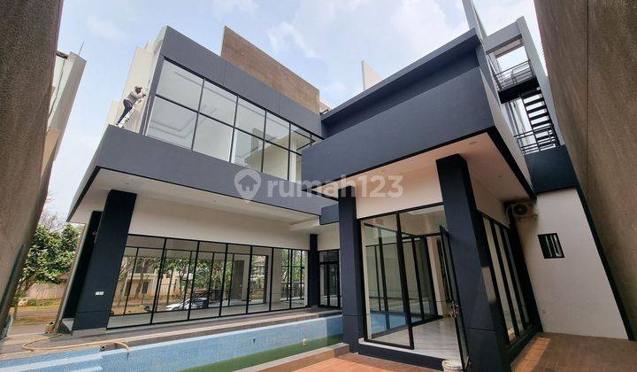 Rumah Modern Glass House 3 Lantai Alam Sutera 1