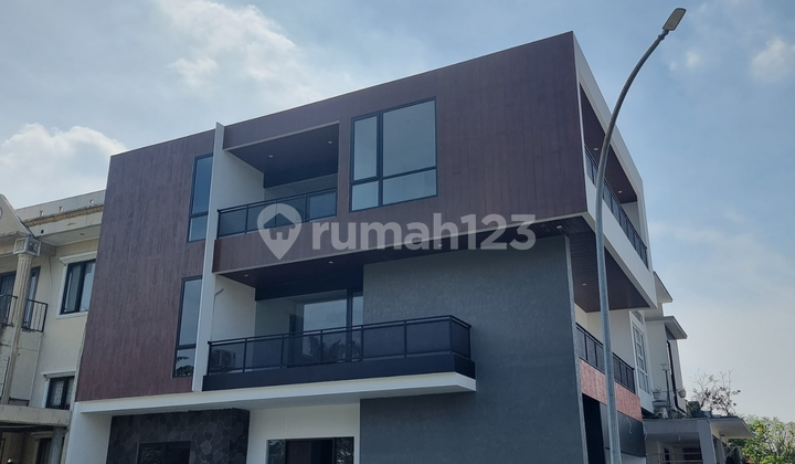 Rumah 3 Lantai Modern Glass House Alam Sutera Dekat Kawasan Niaga 2