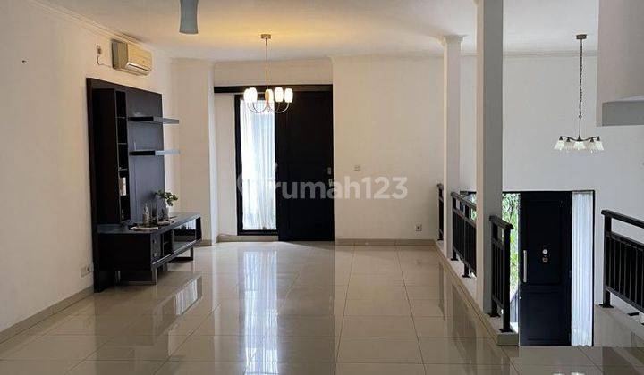 Rumah bagus  3 lantai dalam town house lokasi strategis 2