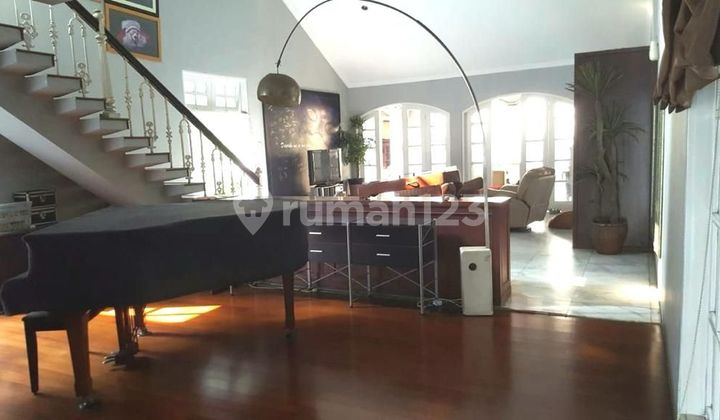 Rumah lama luas dan terawat  2