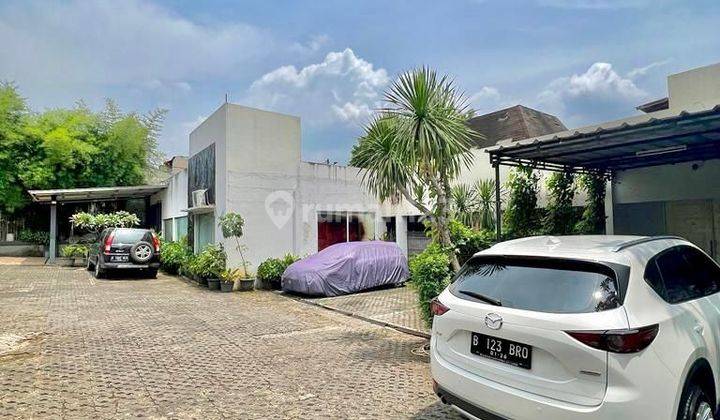 RUMAH LAMA TERAWAT SIAP HUNI ADA KOLAM RENANG Harga mendekati NJOP 2