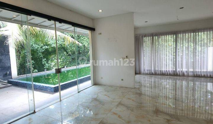 Rumah modern siap huni di HOOK dengan kolam renang  1