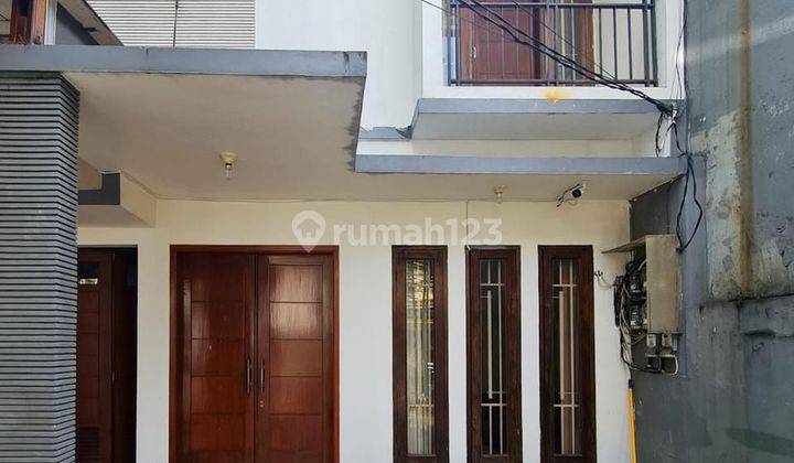 Beli rumah utkbisa hunian  investasi bonus usaha kos 8 kamar  harga menarik 2