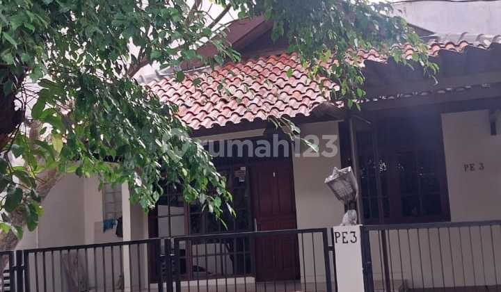 Single-Story Well-Maintained House Ready to Occupy Quiet Neighborhood