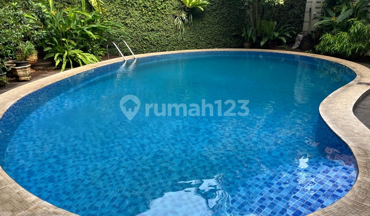 Sewa Rumah Eksklusif 548 M² Dengan Kolam Renang Hanya 350 Jt/tahun