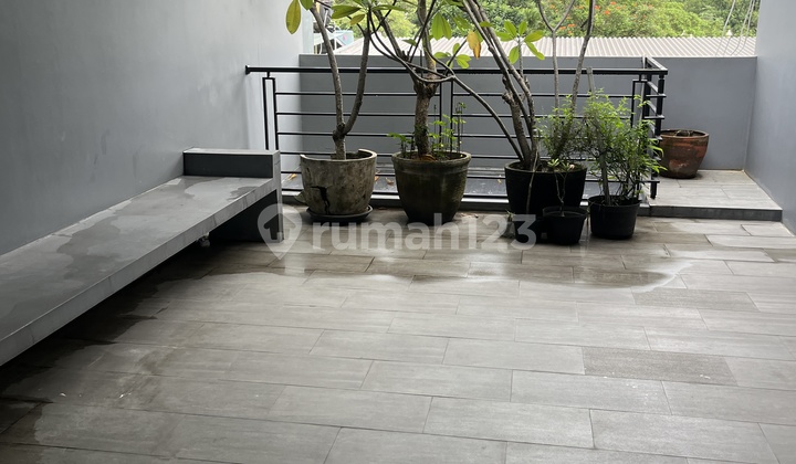 FOR SALE Land inside a complex BONUS Building and its contents