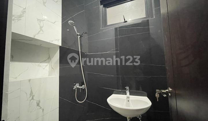 For Sale: Independent House in Assana Vanya Park BSD Hook 2