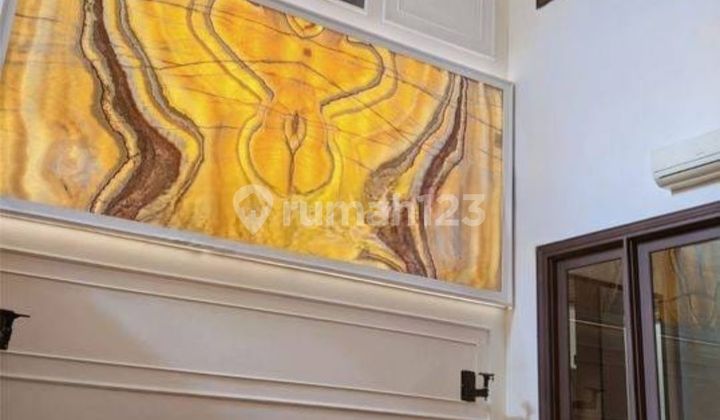 Rumah di Graha Family 360m terawat mewah SHM 