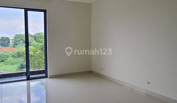 Rumah di Villa Bukit Regency Pakuwon 2.5 lantai new gress termurah 2