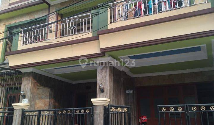 Dijual Rumah 3 Lantai di Taman Royal Tangerang 2