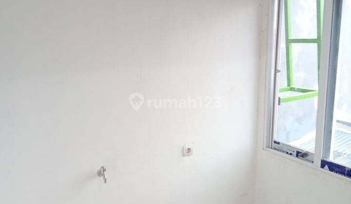 Di Jual Cepat Rumah 2 Lantai Baru di Simprug Poris, Tangerang 2