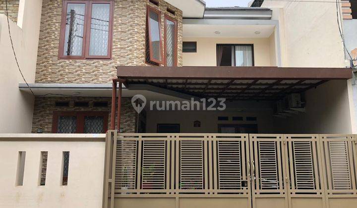 Rumah 2 Lantai Sudah Renovasi D Taman Royal 1 Cipondoh, Tangerang 1