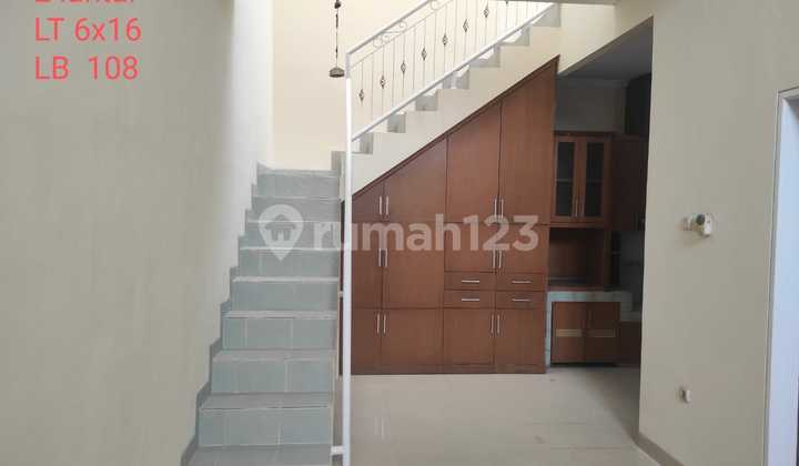 Dijual Rumah 2 Lantai di Taman Royal I, Cipondoh, Tangerang. 2