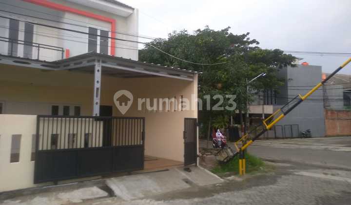 Rumah Hook Jalan Lebar di Taman Royal Cluster Monaco, Tangerang