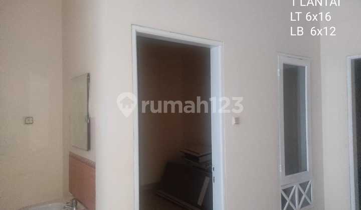 Dijual Rumah di Cluster Taman Royal I, Cipondoh, Tangerang 1 Lantai 2