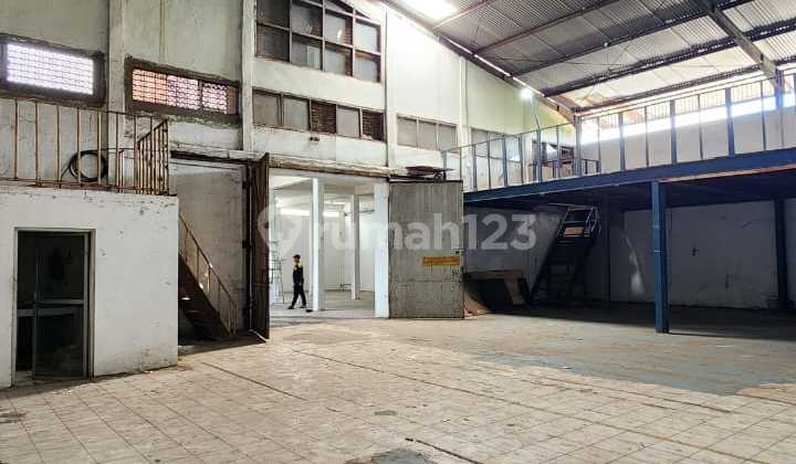 FOR RENT: CHEAP AND LIVELY WAREHOUSE IN PASAR BARU - TANGERANG CITY