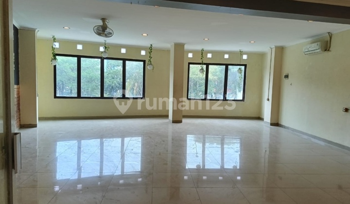 Disewakan Ruko Gandeng (Ngantong) Daan Mogot Jkt Brt 3 1/2 Lantai