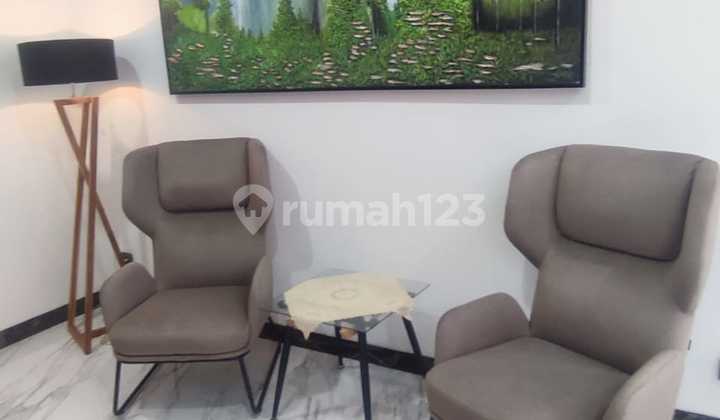 Penthouse kondominium golf Karawaci, baru renovasi, hanya selangkah ke UPH