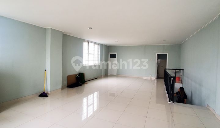 For Rent 3-story hook shophouse Golden Boulevard BSD, Tangerang For Rent 3-story hook shophouse Golden Boulevard BSD, Tangerang