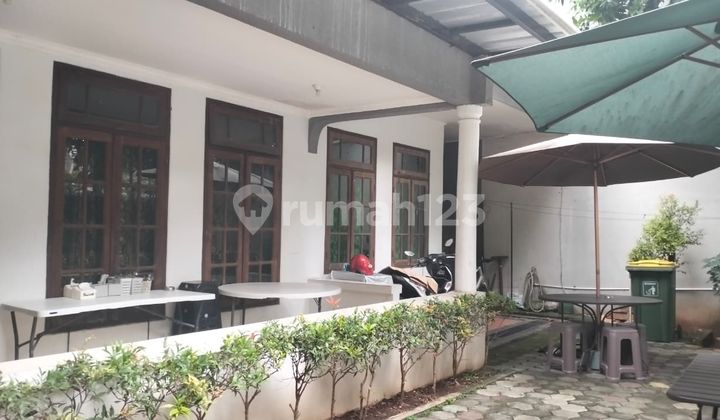 WTS Jual Cepat! Rumah lama 1 ½ lantai di Senopati, Jakarta Selatan WTS Jual Cepat! Rumah lama 1 ½ lantai di Senopati, Jakarta Selatan