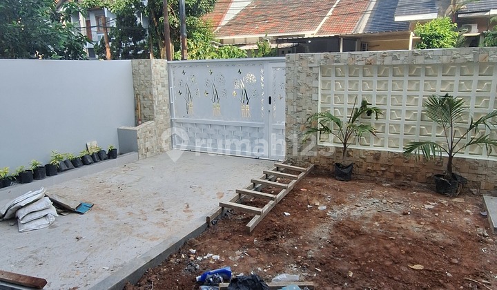 BRAND NEW Beautiful House WITH SWIMMING POOL! BSD Griya Loka, Tangerang 2