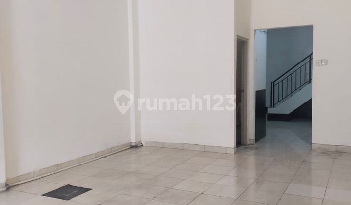 For Immediate Rent: Malibu Shop House in West Jakarta, Cengkareng