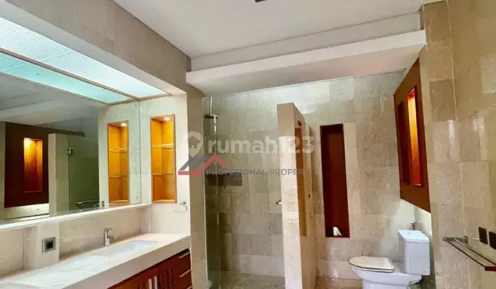 Dijual rumah dalam Town House di Kemang 2