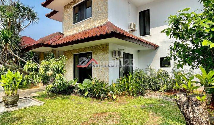 Dijual Rumah Bergaya Modern Klasik di Kemang 1