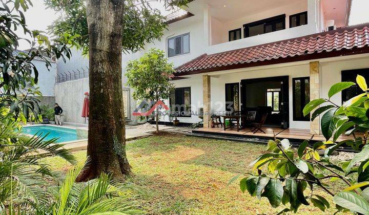 Dijual Rumah Bergaya Modern Klasik di Kemang 2