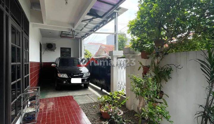 Dijual Rumah Lama Kokoh di Cilandak 2