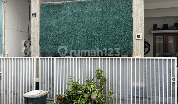 House in the Cluster Behind the University of Indonesia in Kukusan Beji Depok
