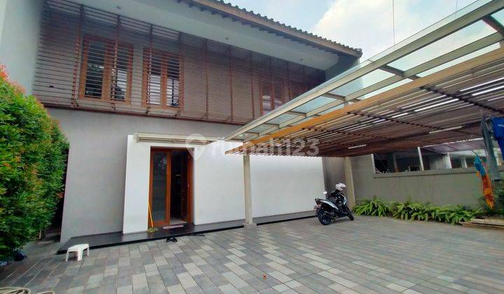 Disewakan Rumah di Jl. Lombok 2 Lantai Bagus 1