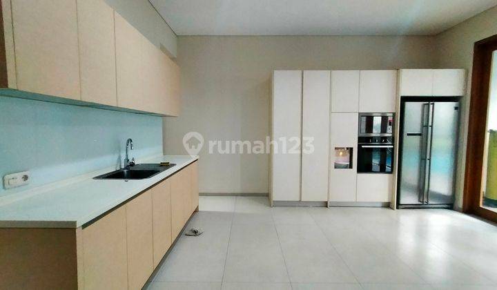 Disewakan Rumah di Jl. Lombok 2 Lantai Bagus 9