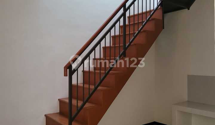 Dijual rumah BARU 2 lantai siap huni di jln karawitan bandung 2