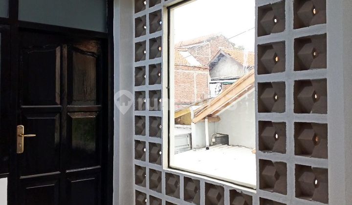 For sale: A fully furnished kos unit with an apartment-like feel, fully operational in Antapani Cicadas, Bandung. 1