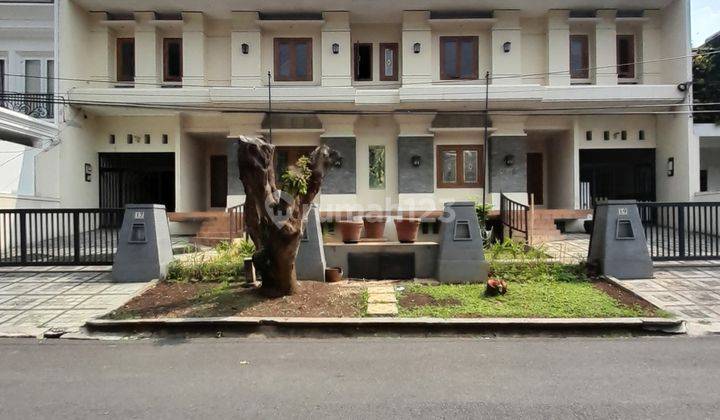 Pondok Indah Rumah 2 Kavling Hadap Timur Depan Taman, Jalan Lebar 1