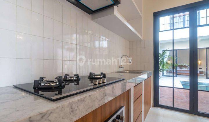 Villa Luxury 3 Bedroom Full Furnished Strategis Di Jimbaran Bali 15