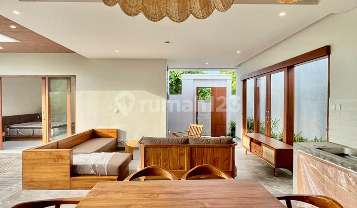 Modern Tropical Villa with 2 Bedrooms in the Heart of Seminyak Tourism, Bali