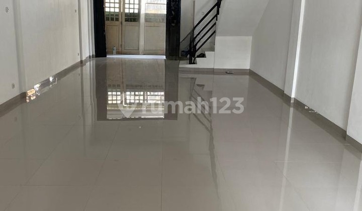 Disewakan Ruko Bagus Hadap Jalan Raya Di Sektor IV Area BSD