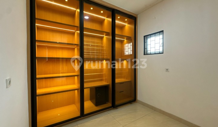 For Sale Ready-to-Occupy Luxury Home in Sutera Harmoni Area, Alam Sutera. 2