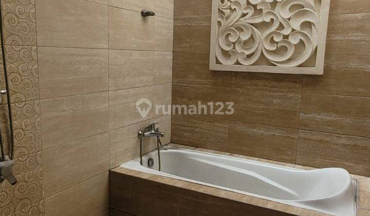 Dijual Rumah Di Gading Serpong, Jarang Ada Rumah View Pool, Selangkah Ke Swimming Pool Cluster di Kawasan Springs Luas 180 10x18 Bangunan 2 Lantai Sudah Renovasi Perluasan, Lantai Granit 4+1 Kamar Tidur master Bedroom Besar Diatas, Dengan Bathtub di Dalam 2